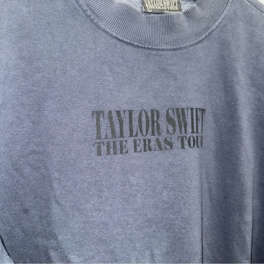 Taylor Swift Eras Tour Sweatshirt Large Dark Gray Blue - Picture 3 of 4
